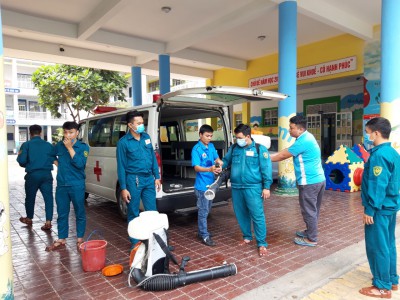 TTYT TP TDM phun thuốc khử khuẩn phòng, chống virus corona