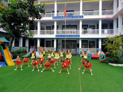 Tiết mục thể dục nhịp điệu của các cháu Khối Chồi và Lá