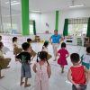 Hoạt động thể dục của các bạn nhỏ lớp Lá 1