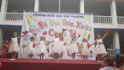 các bé lớp chồi vui văn nghệ