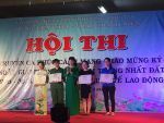 Nhận giải từ ban tổ chức