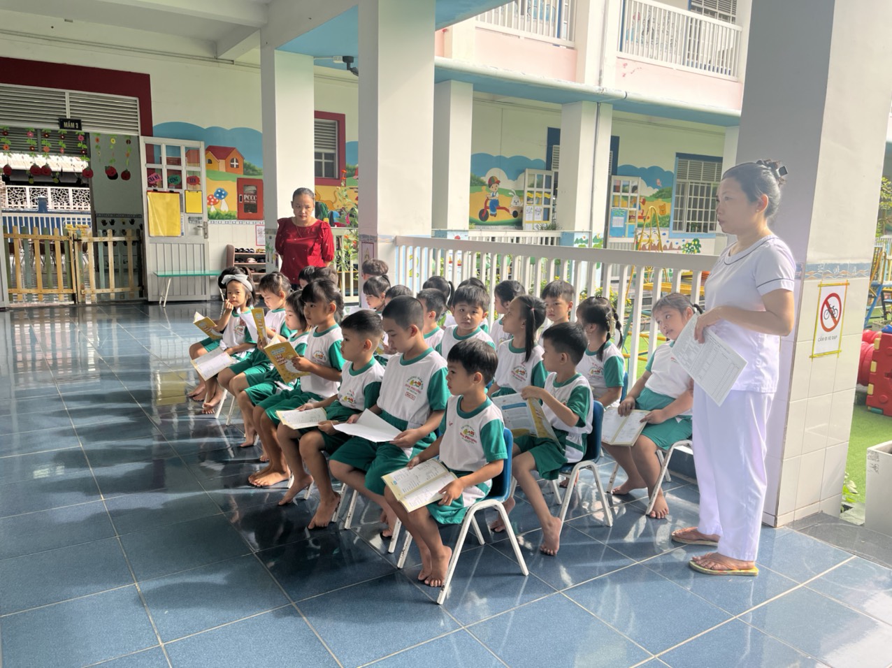 Các bé khám sức khỏe đợt 1 - Năm học 2022-2023