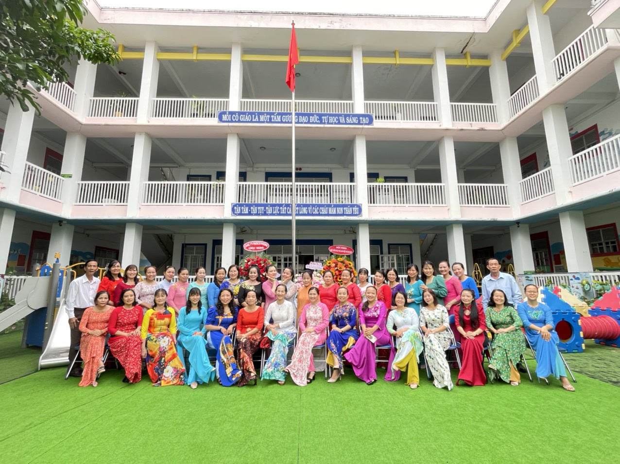 TẬP THỂ CBGVNV TRƯỜNG MN HOA PHƯỢNG