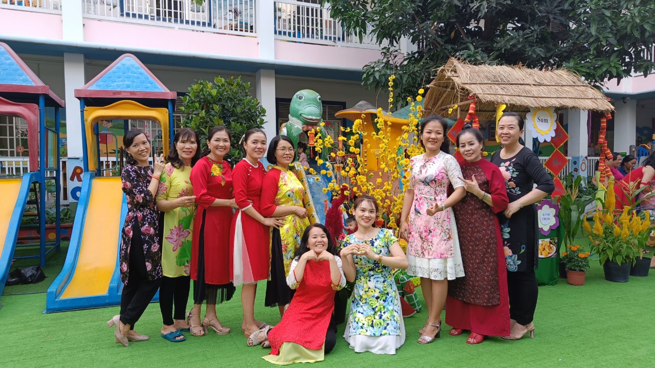 Trường MN Hoa Phượng tổ chức các gian hàng ẩm thực