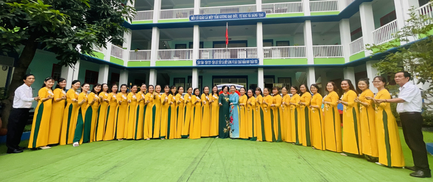 TẬP THỂ CBGVNV TRƯỜNG MN HOA PHƯỢNG