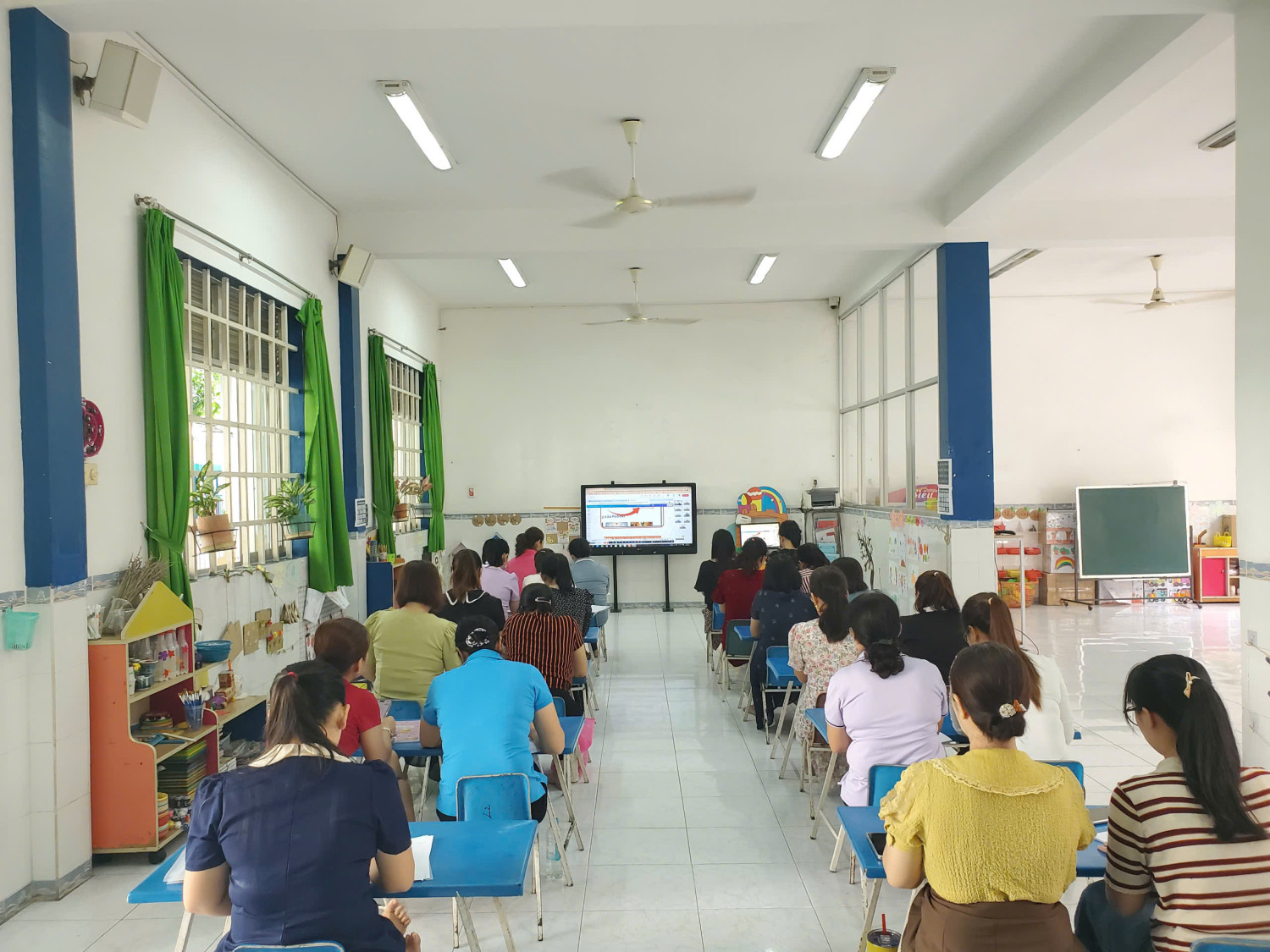 Trường MN Hoa Phượng tham gia tập huấn ứng dụng trí tuệ nhân tạo (AI)