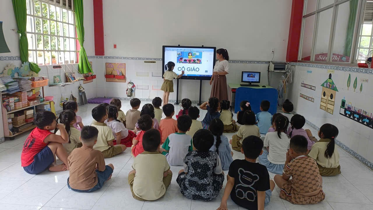 CÙNG XEM CÁC BÉ LỚP LÁ 4 LÀM QUEN VỚI CHỮ CÁI O,Ô,Ơ