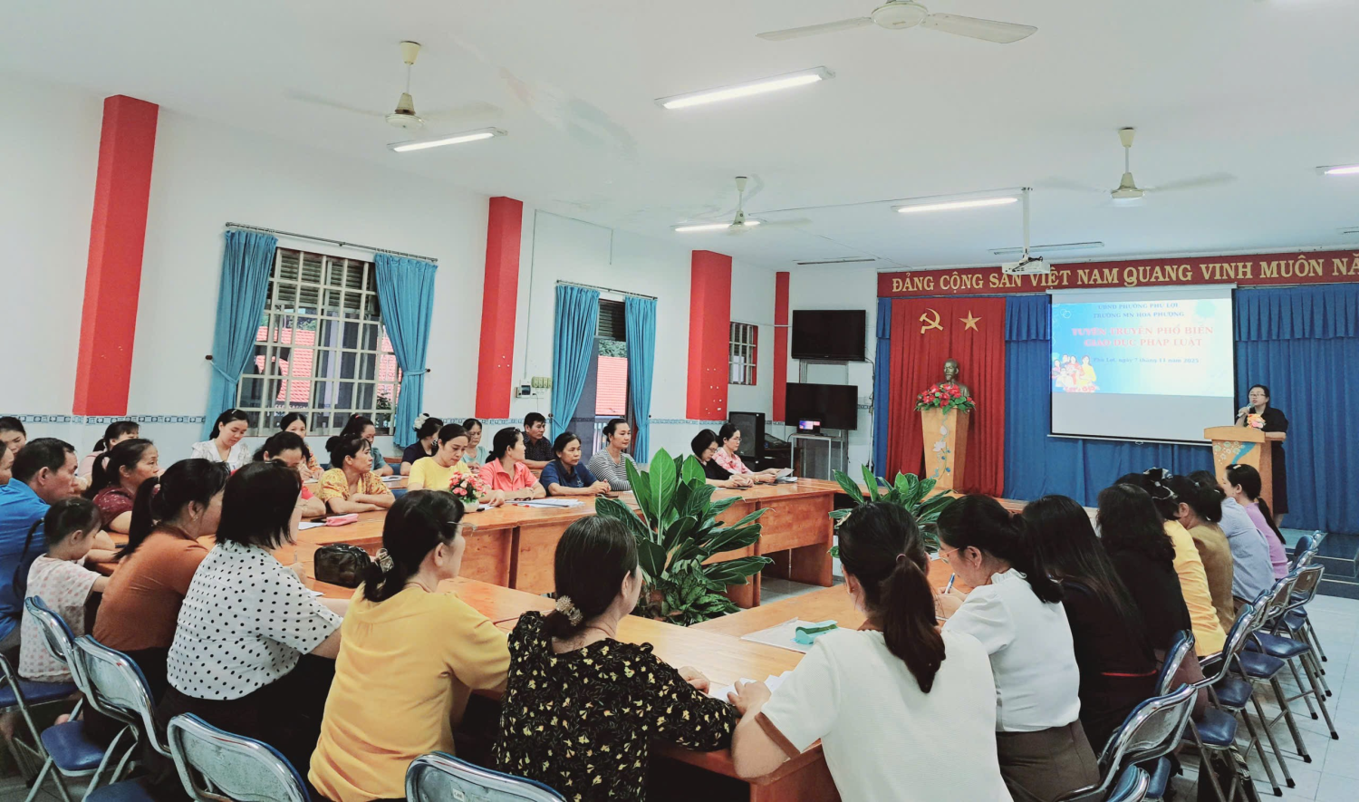 TRƯỜNG MẦM NON HOA PHƯƠNG TỔ CHỨC THỰC HIỆN NGÀY: "HƯỞNG ỨNG PHÁP LUẬT"