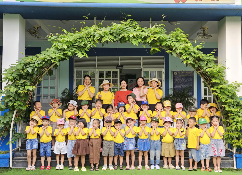 CÁC BÉ KHỐI LÁ THAM QUAN VIỆN BẢO TÀNG BÌNH DƯƠNG