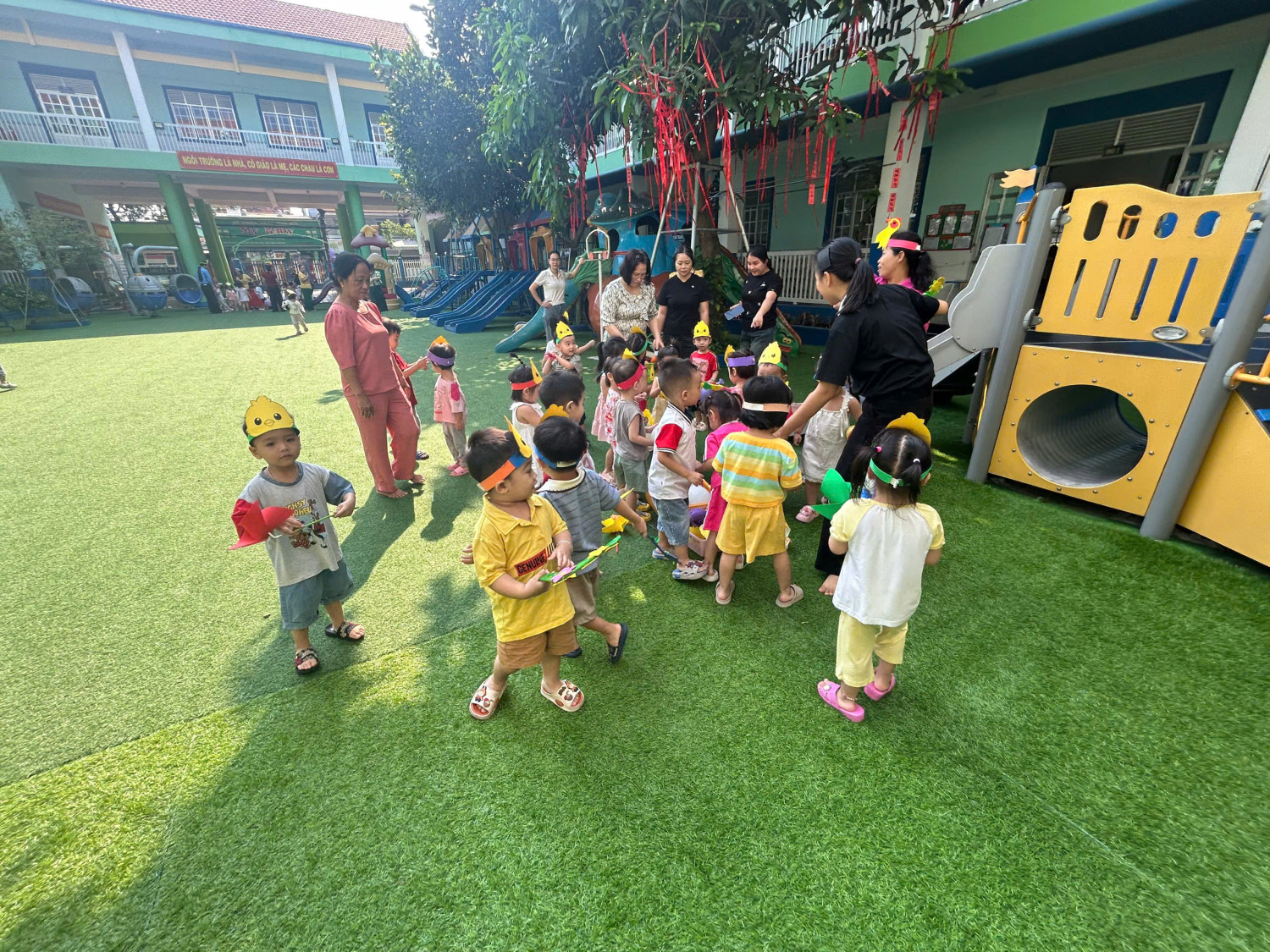 Trải nghiệm đến trường cùng con của phụ huynh các bé nhóm 1