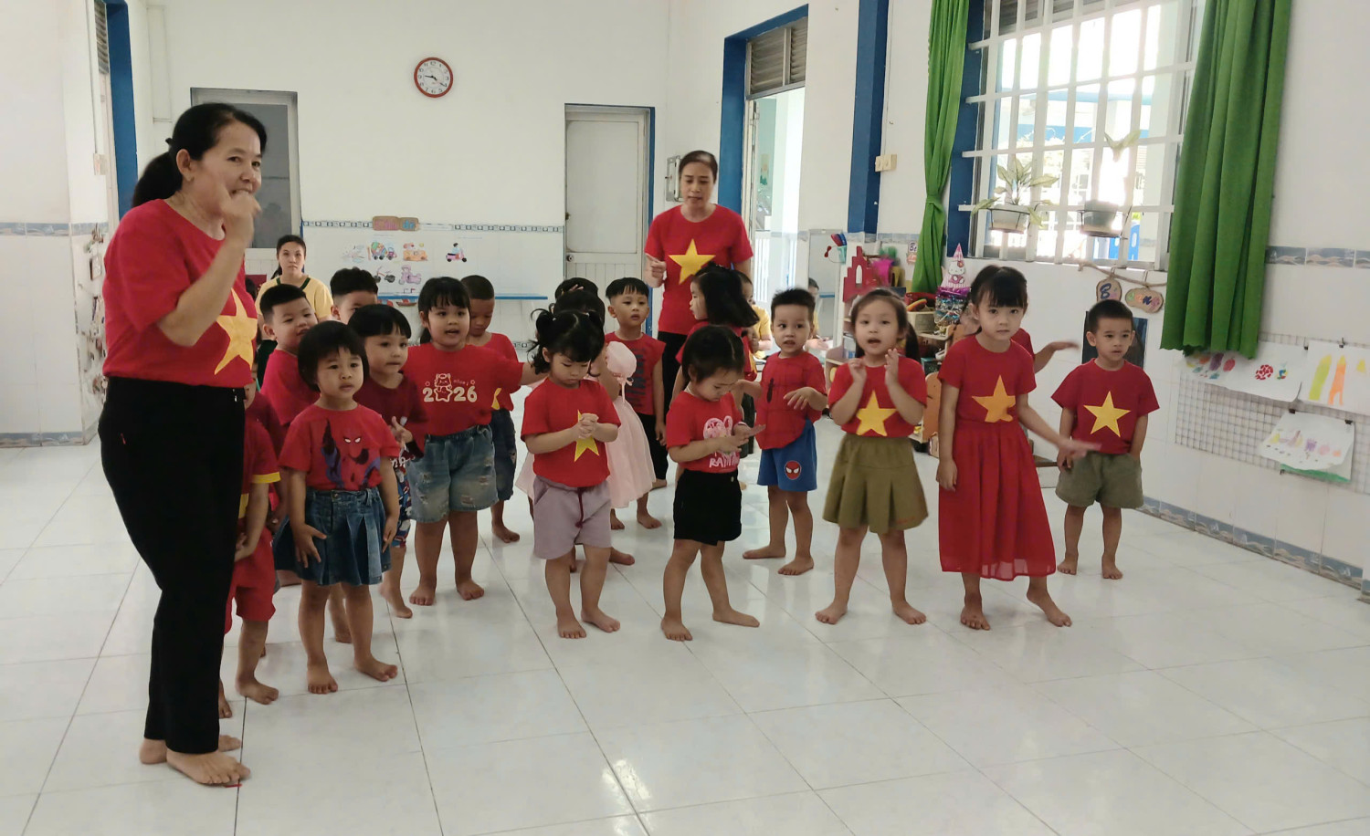 LQVH CHUYỆN “BÁC GẤU ĐEN VÀ HAI CHÚ THỎ” - LỚP MẦM 1