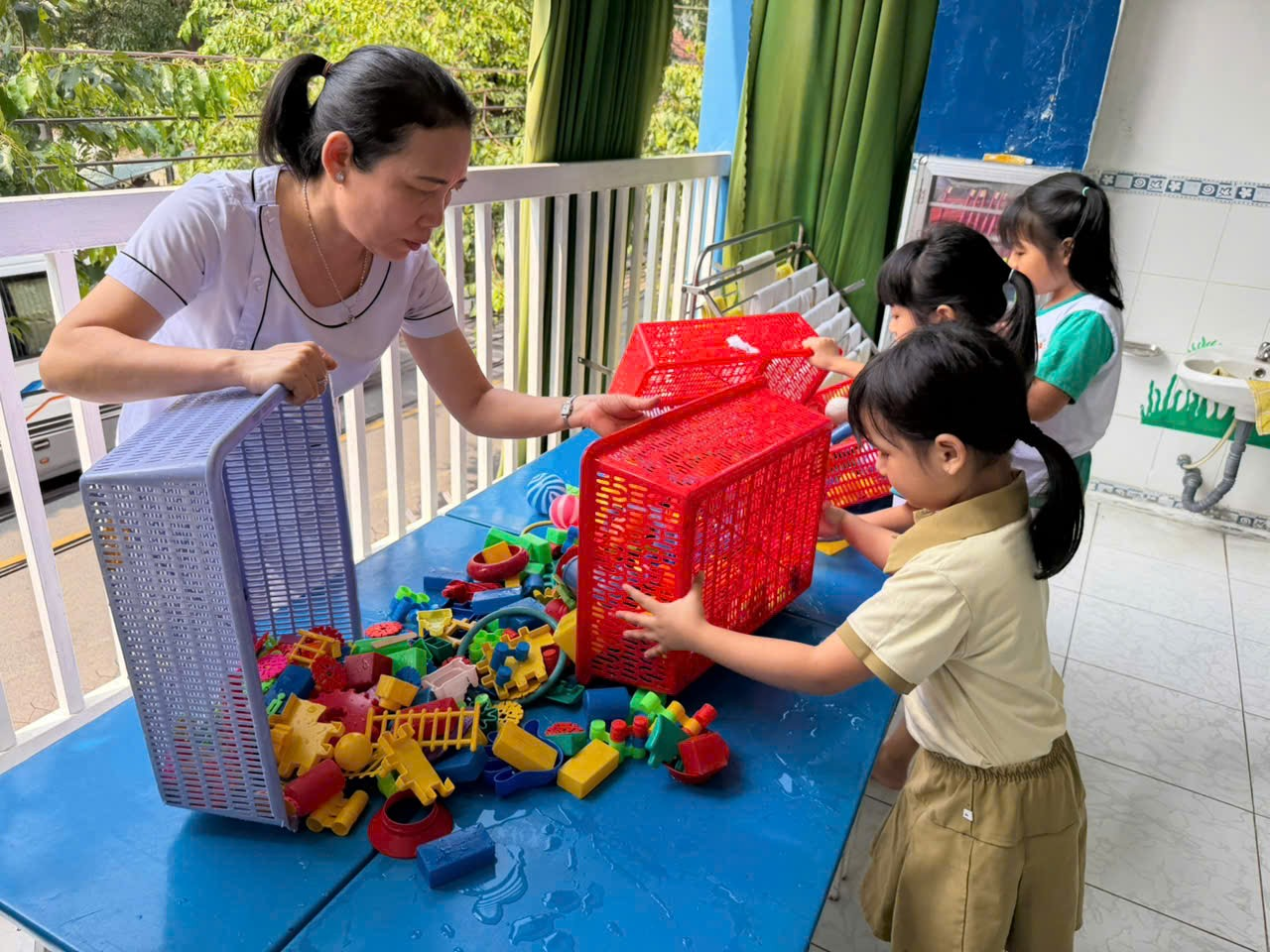 TẬP THỂ TRƯỜNG MẦM NON HOA PHƯỢNG “CHUNG TAY VỆ SINH SẠCH SẼ - PHÒNG CHỐNG BỆNH TAY CHÂN MIỆNG”