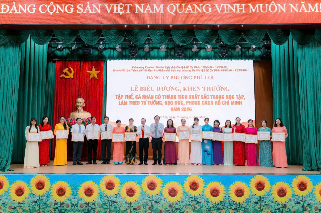 CHI BỘ MẦM NON HOA PHƯỢNG THAM GIA LỄ BIỂU DƯƠNG KHEN THƯỞNG 'LÀM THEO TƯ TƯỞNG, ĐẠO ĐỨC,PHONG CÁCH HỒ CHÍ MINH'